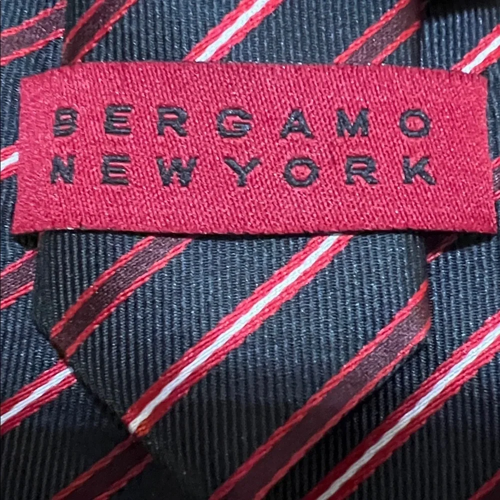 Elegant Navy and Red Striped Tie